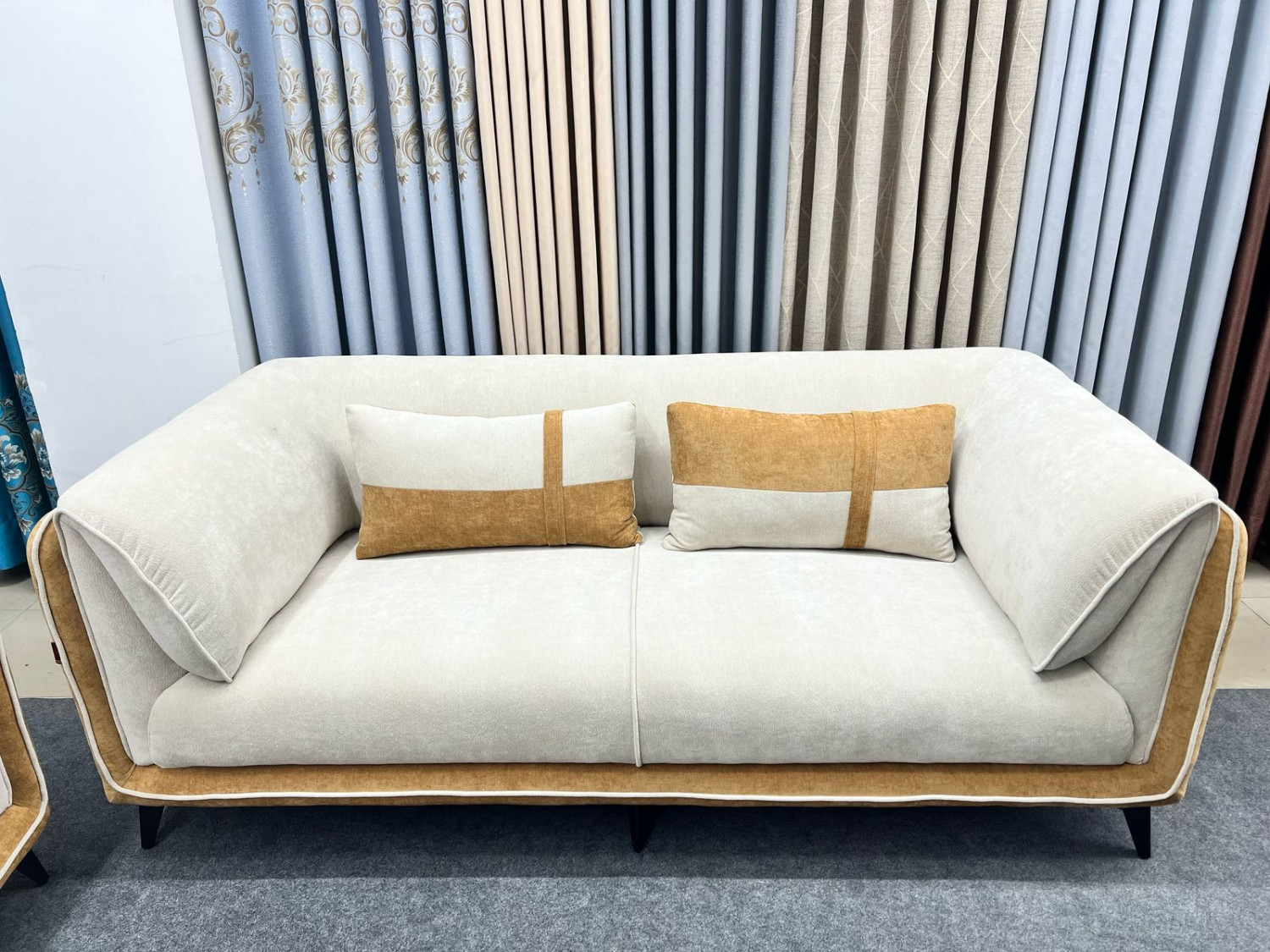 ITALIAN MODEL SOFA SET